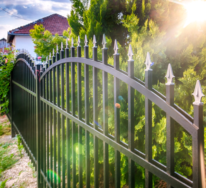 aluminum fence with spikes
